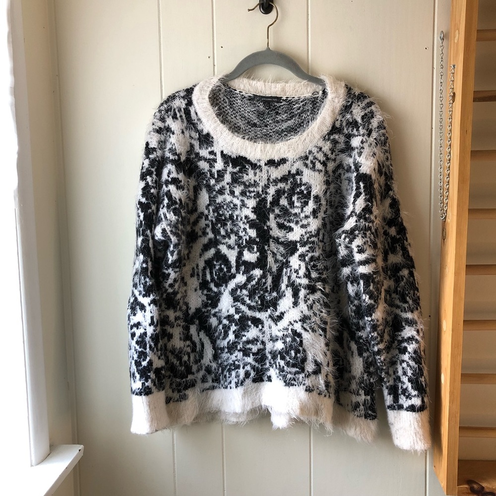 *ADRIANNA PAPELL Black and White Knit Unisex Women’s size M Sweater